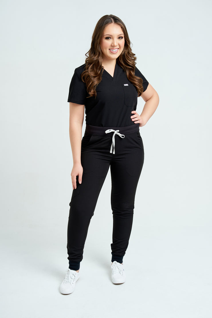 Body negro con blusa médica