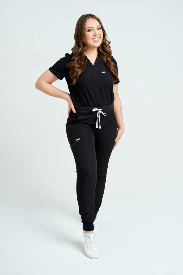 Body negro con blusa médica