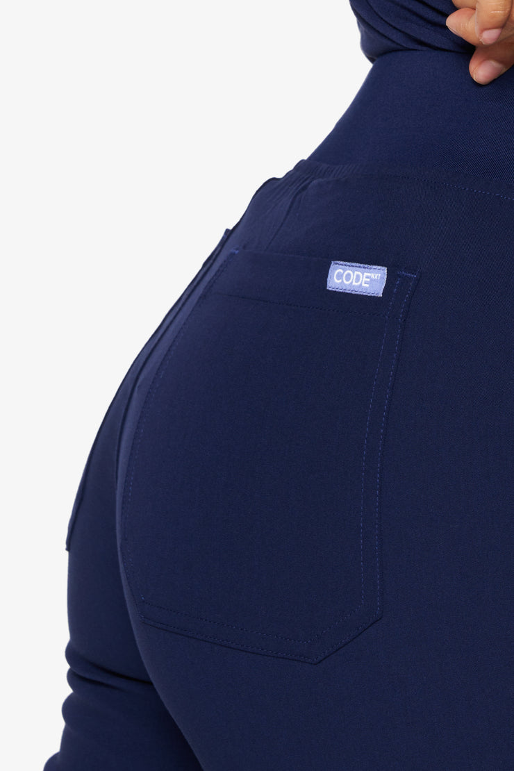 Pantalón médico azul marino con pernera recta | Colección de choque